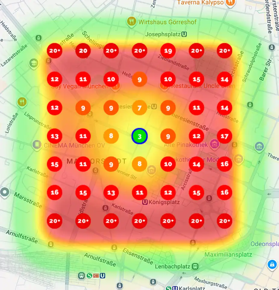 Bild 1: Stadtplan von Maxvorstadt und Königsplatz in München mit farbiger Heatmap und nummerierten Kreismarkern; grosser rot-oranger Bereich mit vielen Werten zwischen 9 und 20+, im Zentrum ein blau umrandeter grüner Marker mit der Zahl 3.